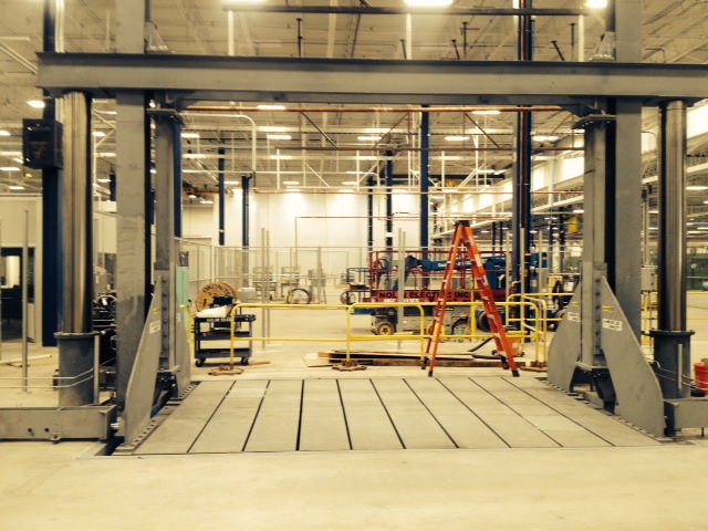 Dual Ram Lift by Autoquip
