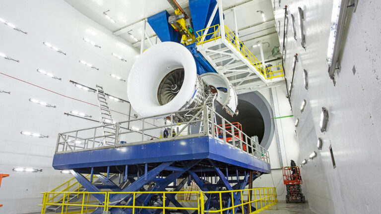 Lift for Aerospace Industry - Autoquip